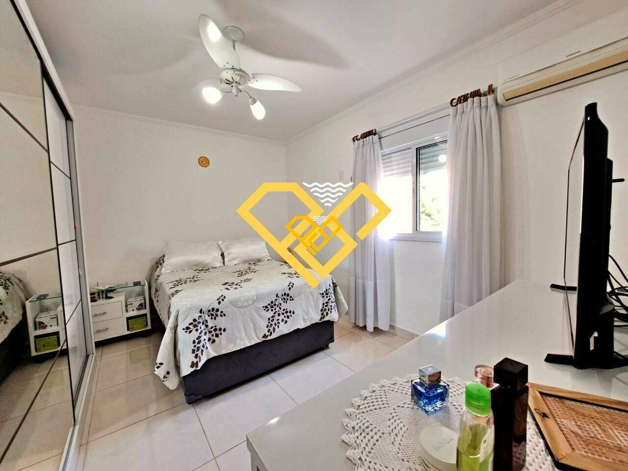 Sobreposta Alta à venda no Ponta da Praia: Dormitório 1 - suíte