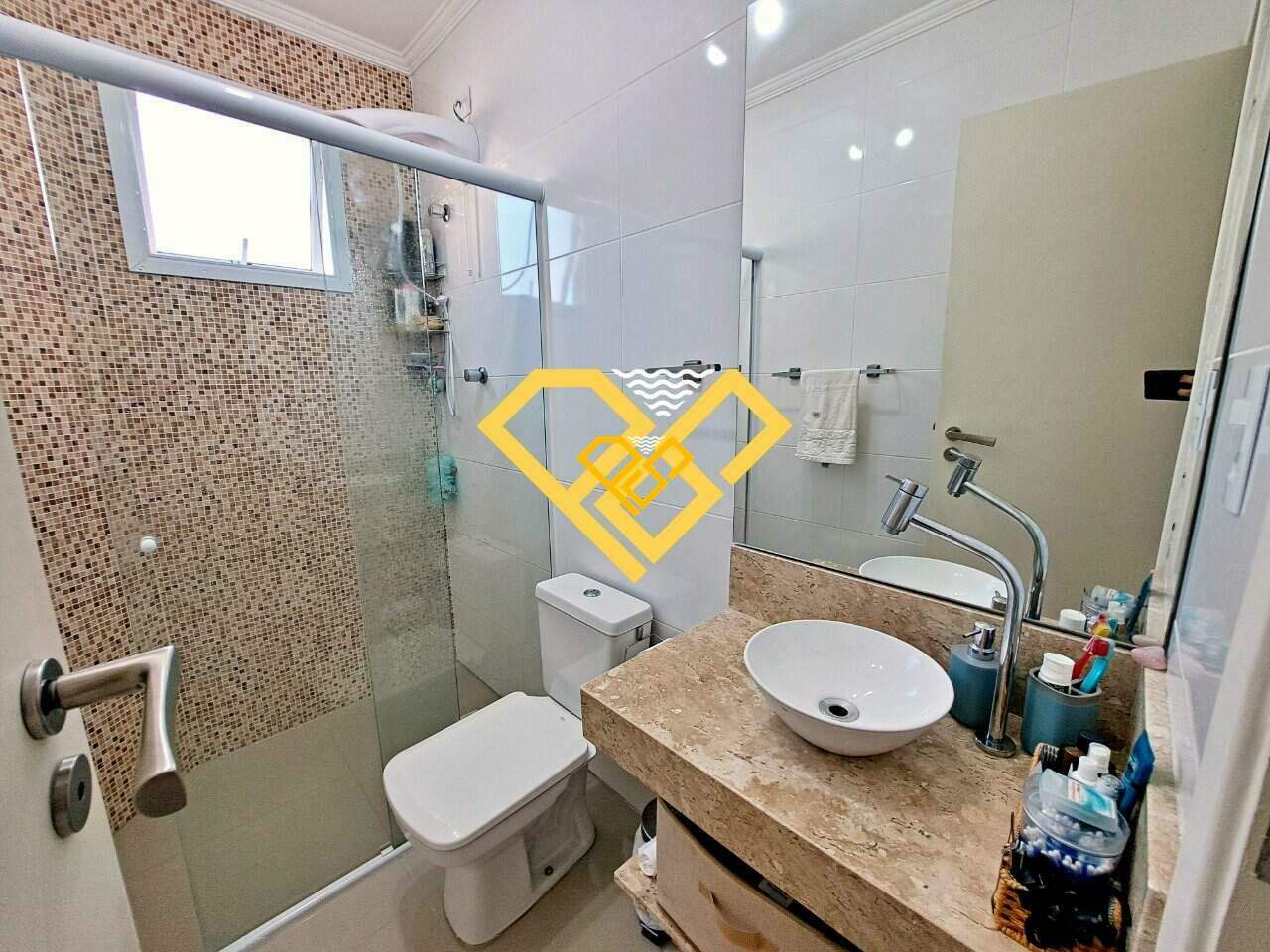 Sobreposta Alta à venda no Ponta da Praia: WC social