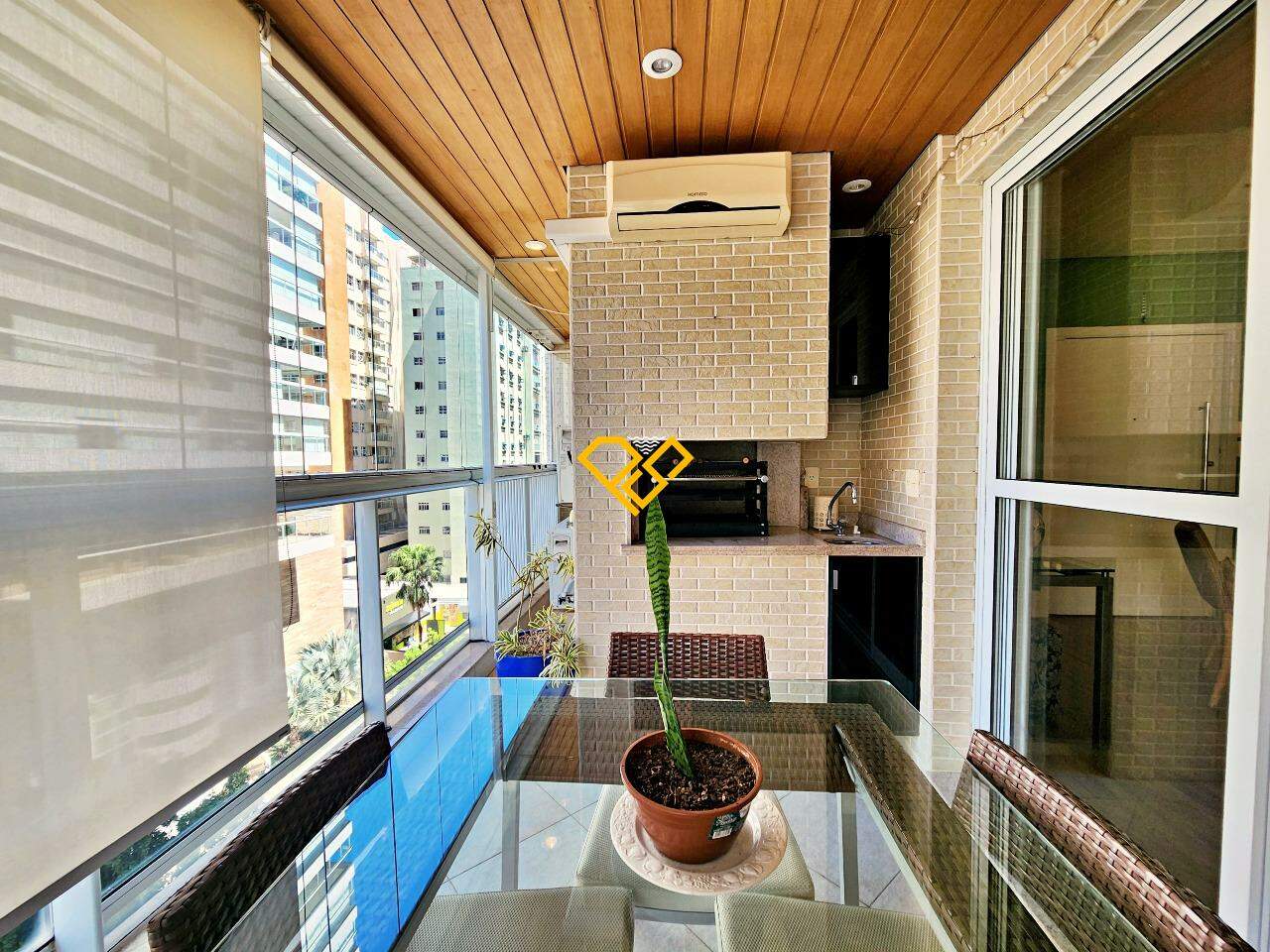 Apartamento à venda no Gonzaga: Varanda com churrasqueira