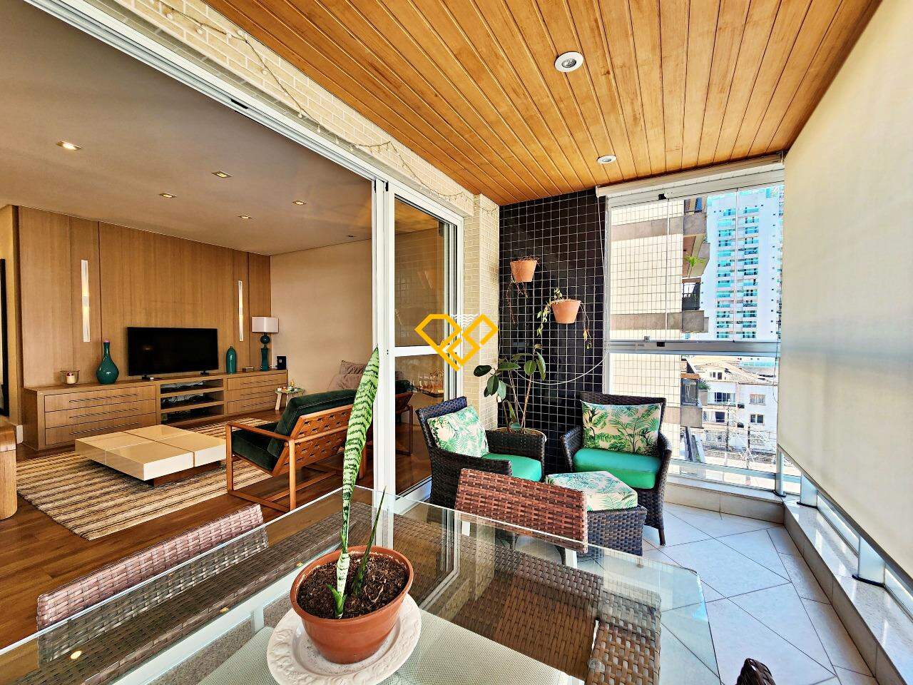 Apartamento à venda no Gonzaga: Varanda com churrasqueira