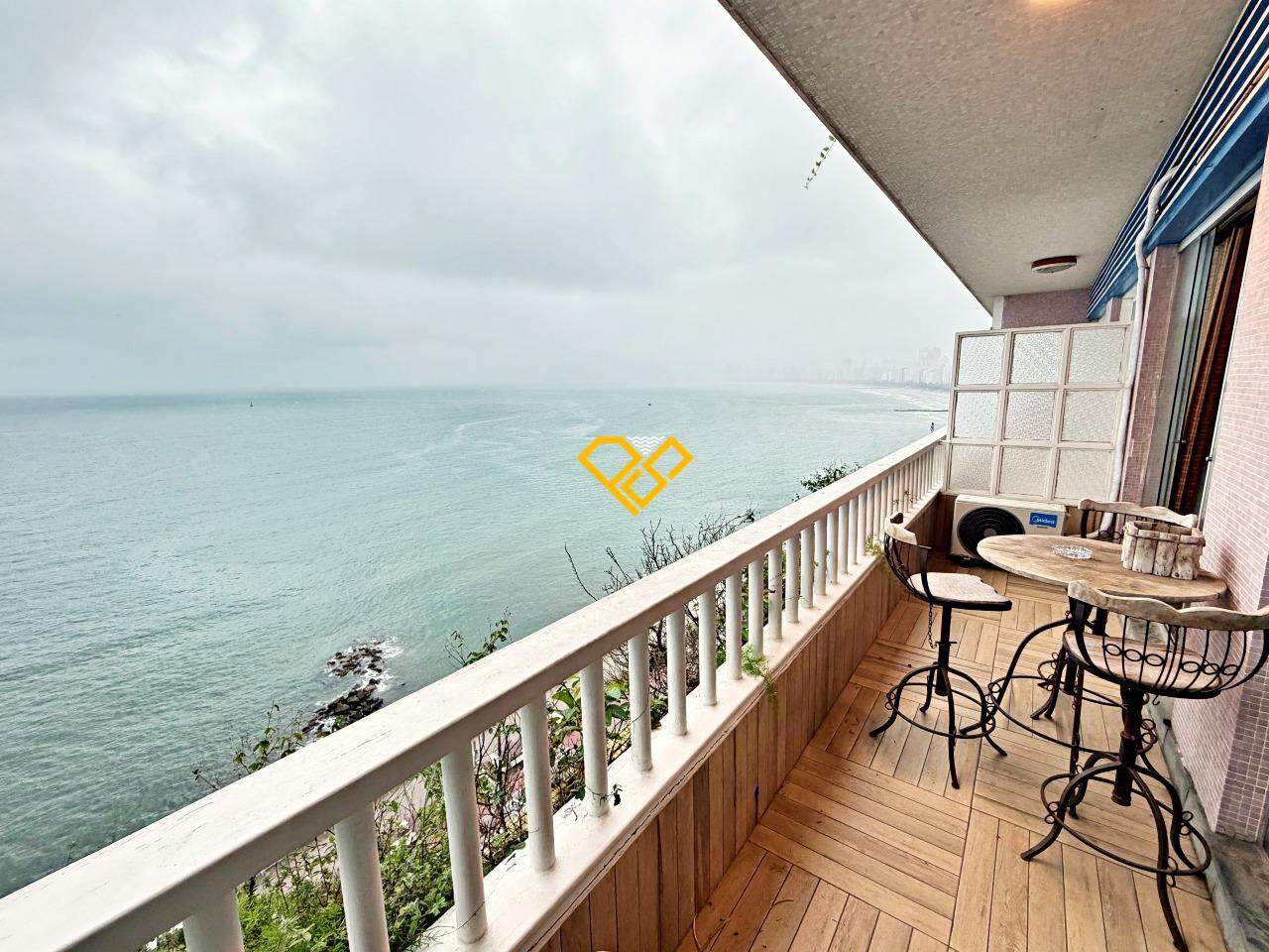 Apartamento à venda no Ponta da Praia: Varanda