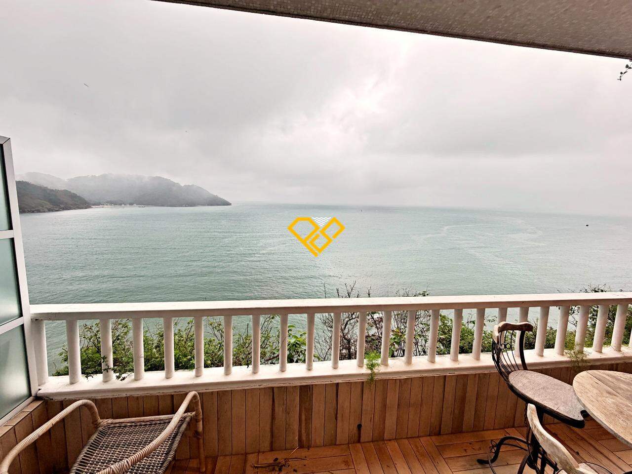 Apartamento à venda no Ponta da Praia: Varanda