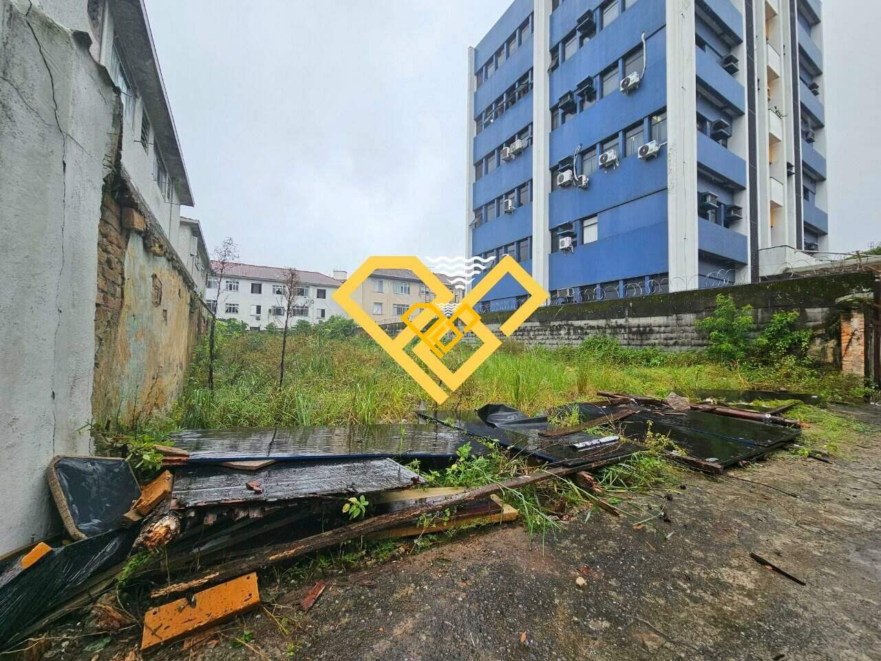 Terreno à venda no Macuco: 