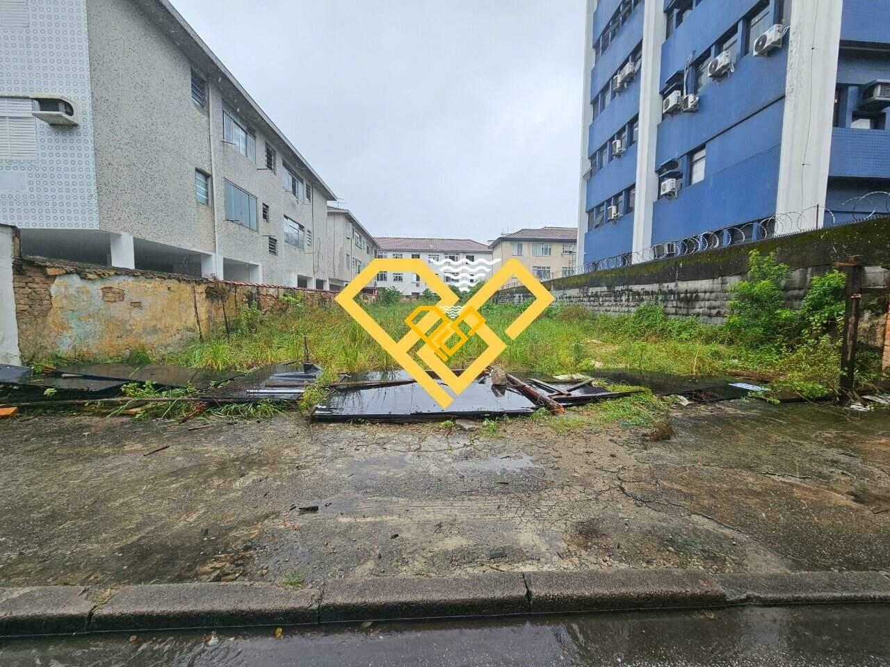 Terreno à venda no Macuco: 