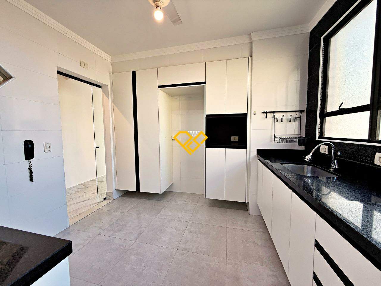 Apartamento à venda no Ponta da Praia: Cozinha