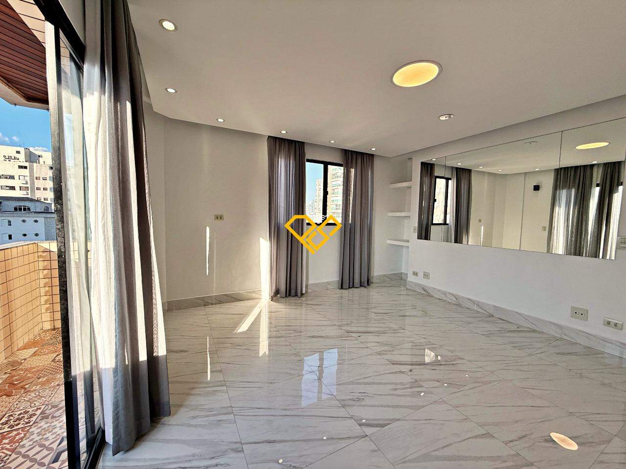 Apartamento à venda no Ponta da Praia: Sala