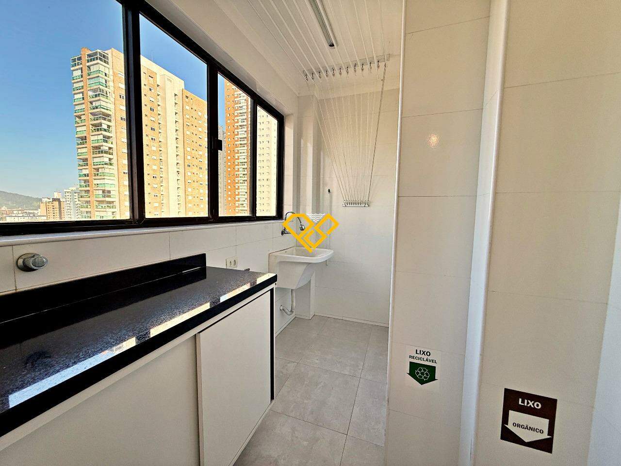Apartamento à venda no Ponta da Praia: Área de serviço