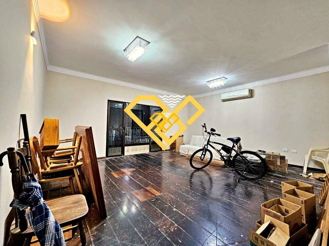 Sobreposta Alta à venda no Embaré: Sala