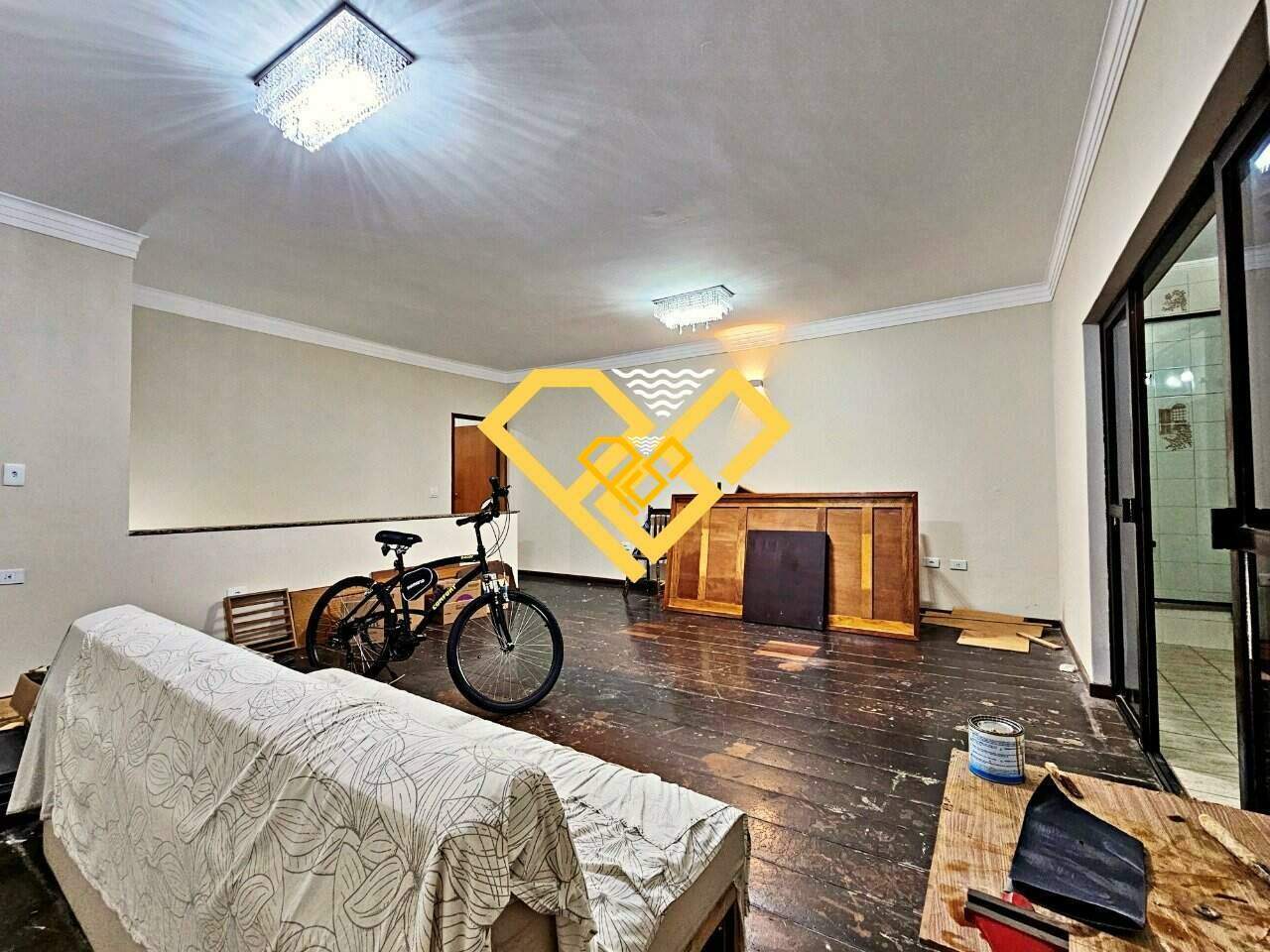Sobreposta Alta à venda no Embaré: Sala
