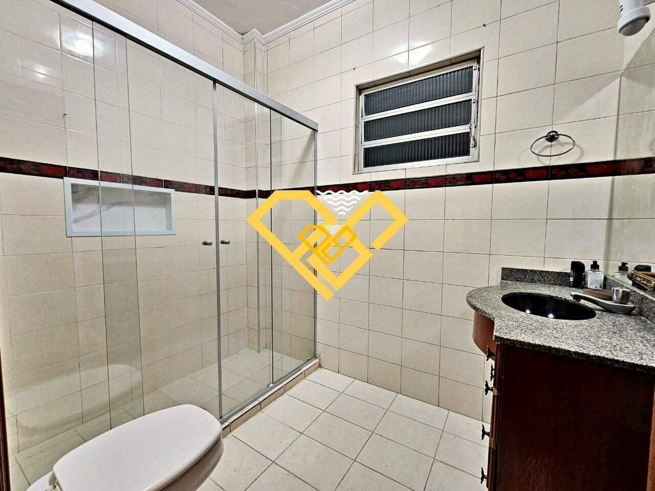Sobreposta Alta à venda no Embaré: Wc social