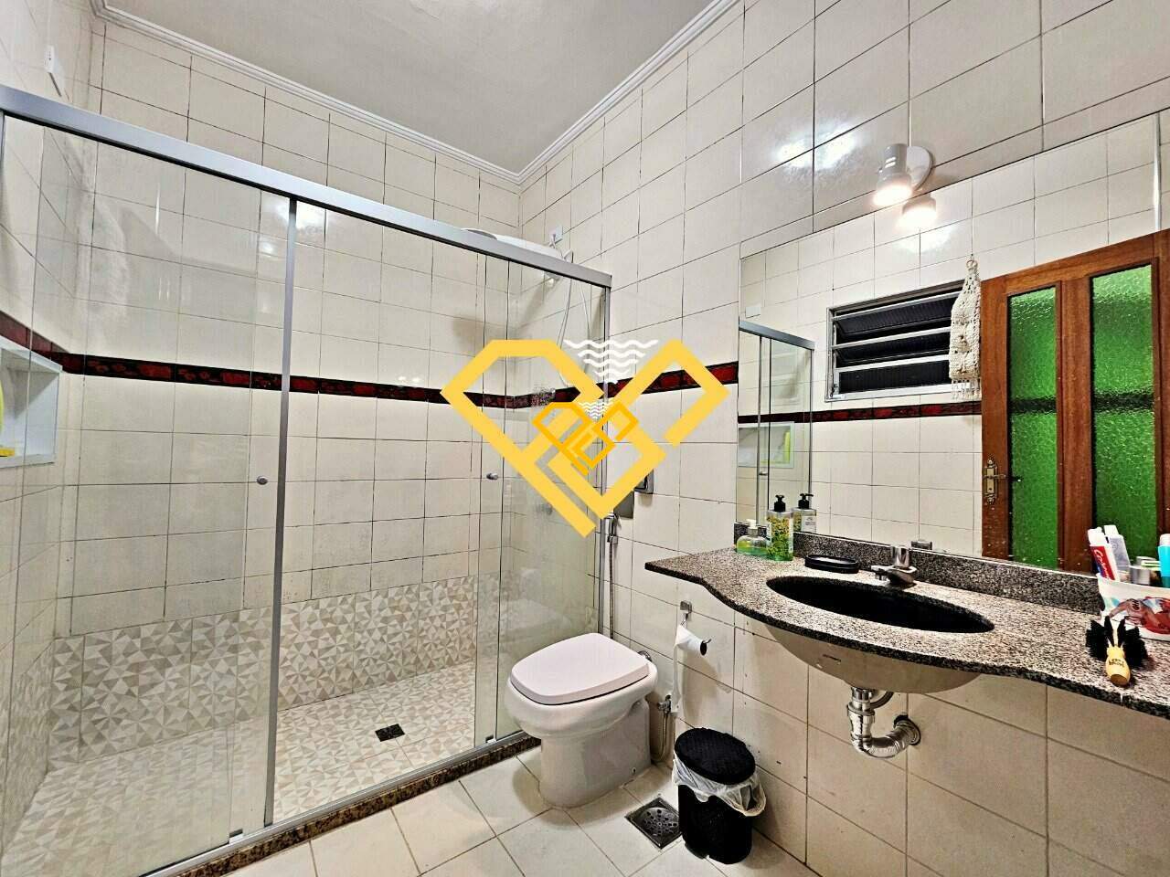 Sobreposta Alta à venda no Embaré: Wc suíte