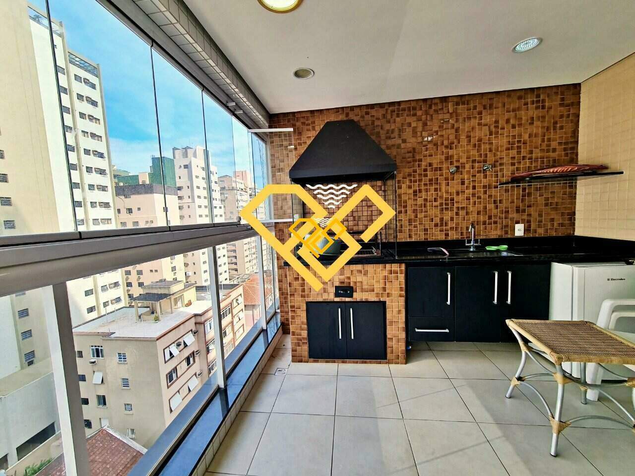 Apartamento à venda no Embaré: Varanda
