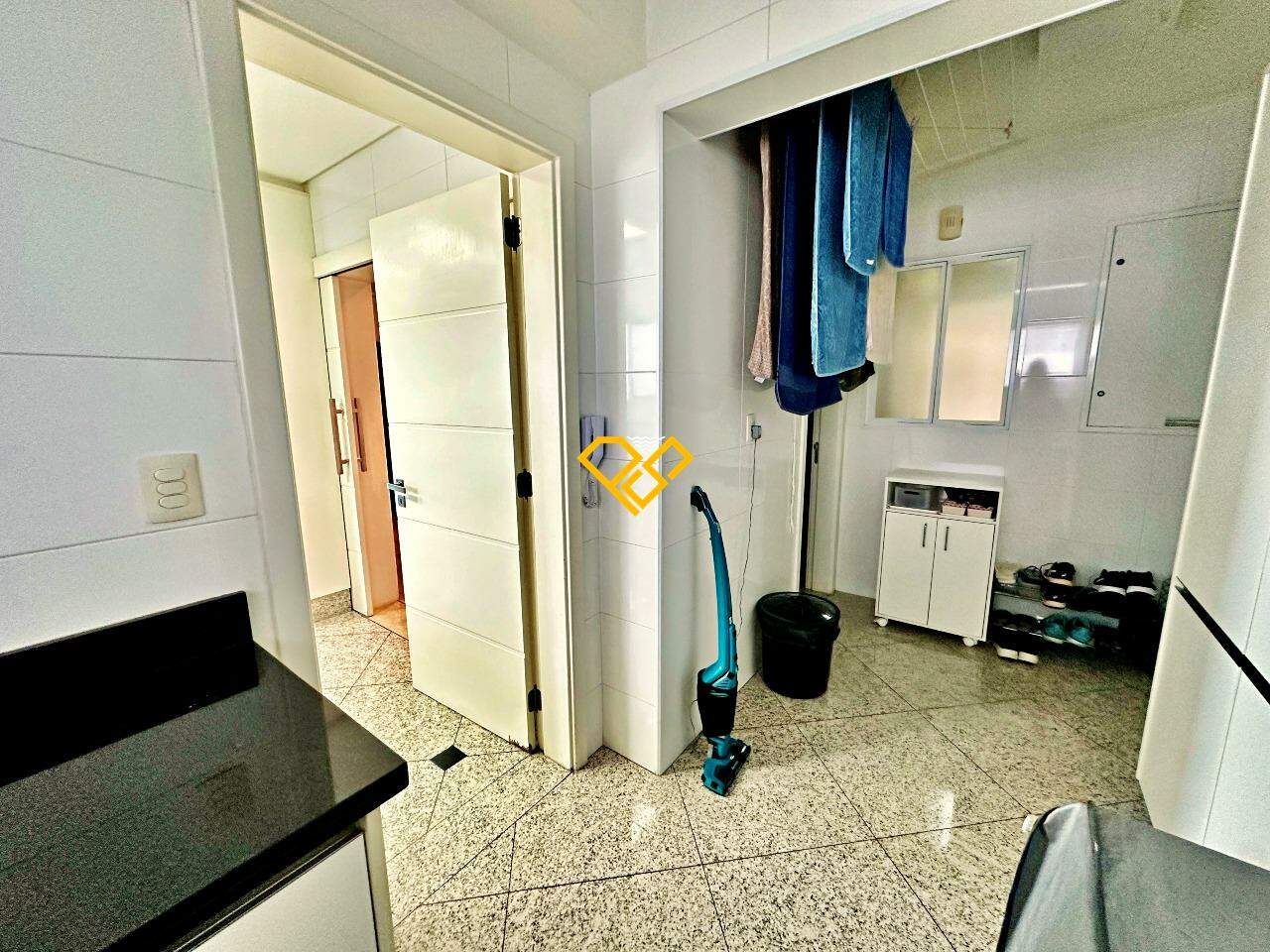 Apartamento à venda no Embaré: Área de serviço