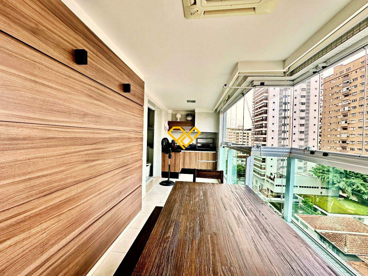 Apartamento à venda no Embaré: Varanda