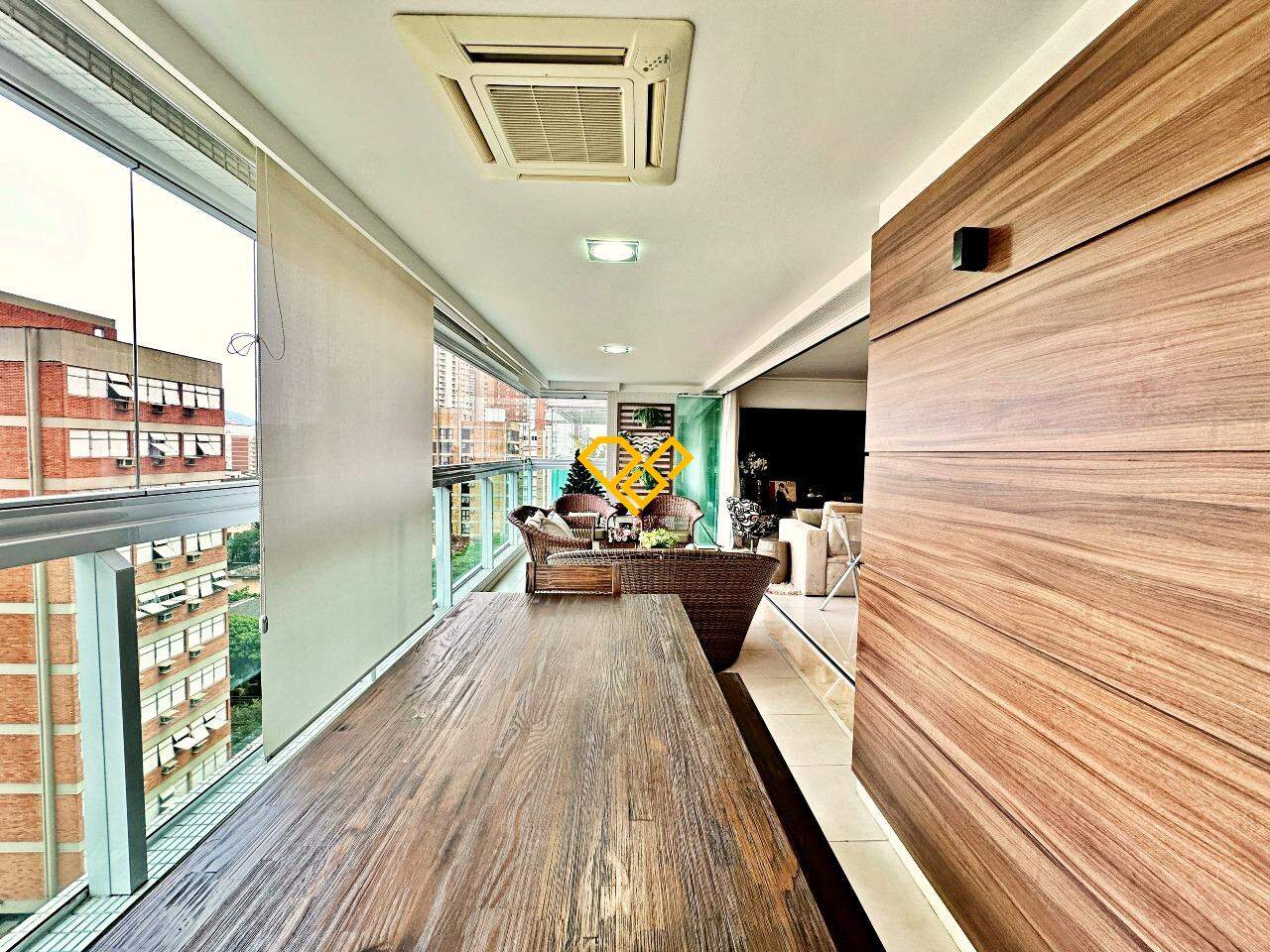 Apartamento à venda no Embaré: Varanda