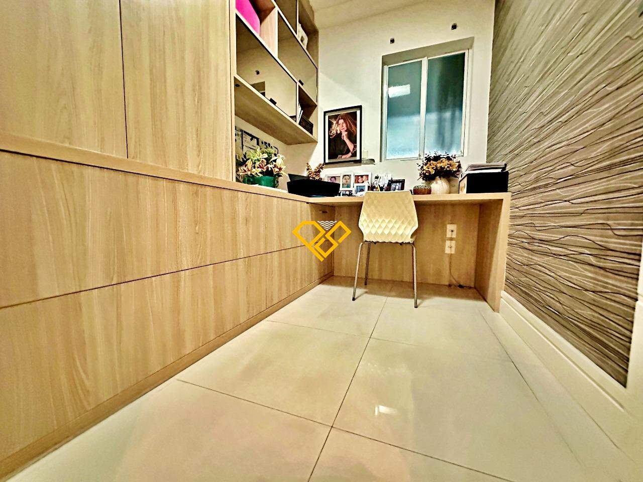 Apartamento à venda no Embaré: Home office