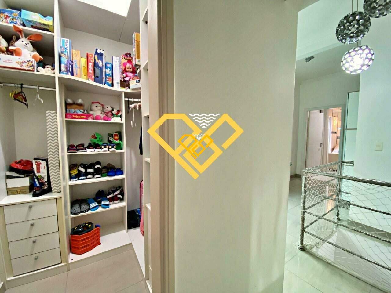 Sobreposta Alta à venda no Marapé: Closet no corredor