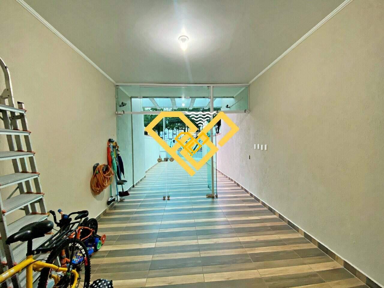 Sobreposta Alta à venda no Marapé: Garagem