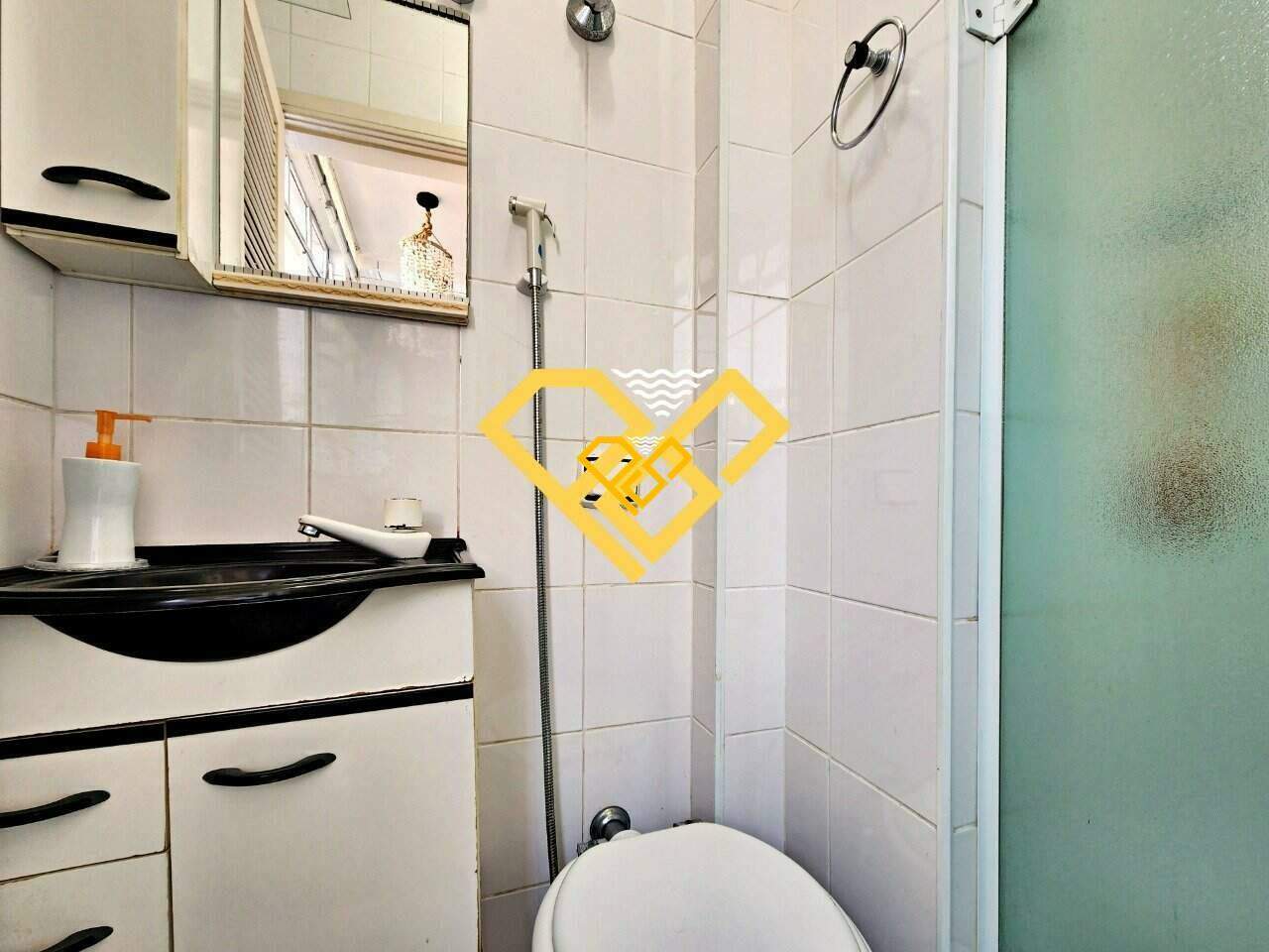 Apartamento à venda no Gonzaga: Wc de serviço