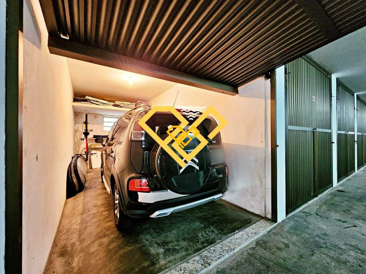 Apartamento à venda no Gonzaga: Garagem fechada