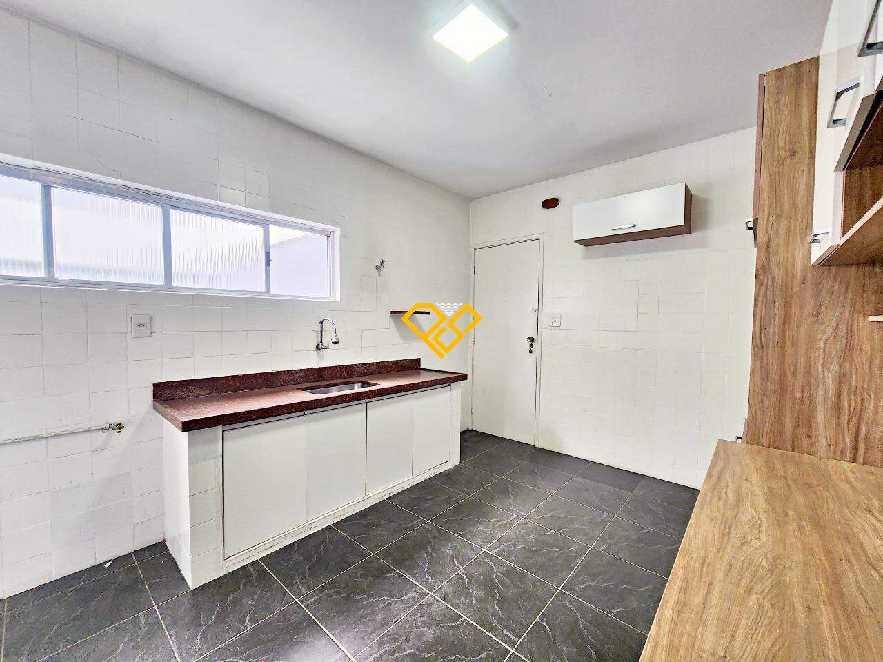 Apartamento à venda no Gonzaga: Cozinha