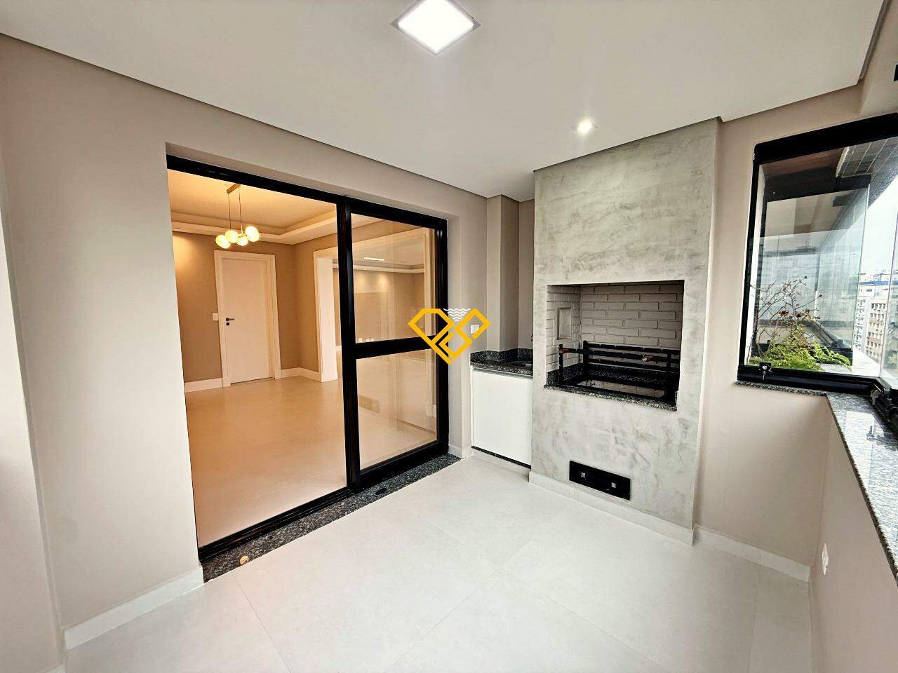 Apartamento à venda no Boqueirão: Varanda com churrasqueira