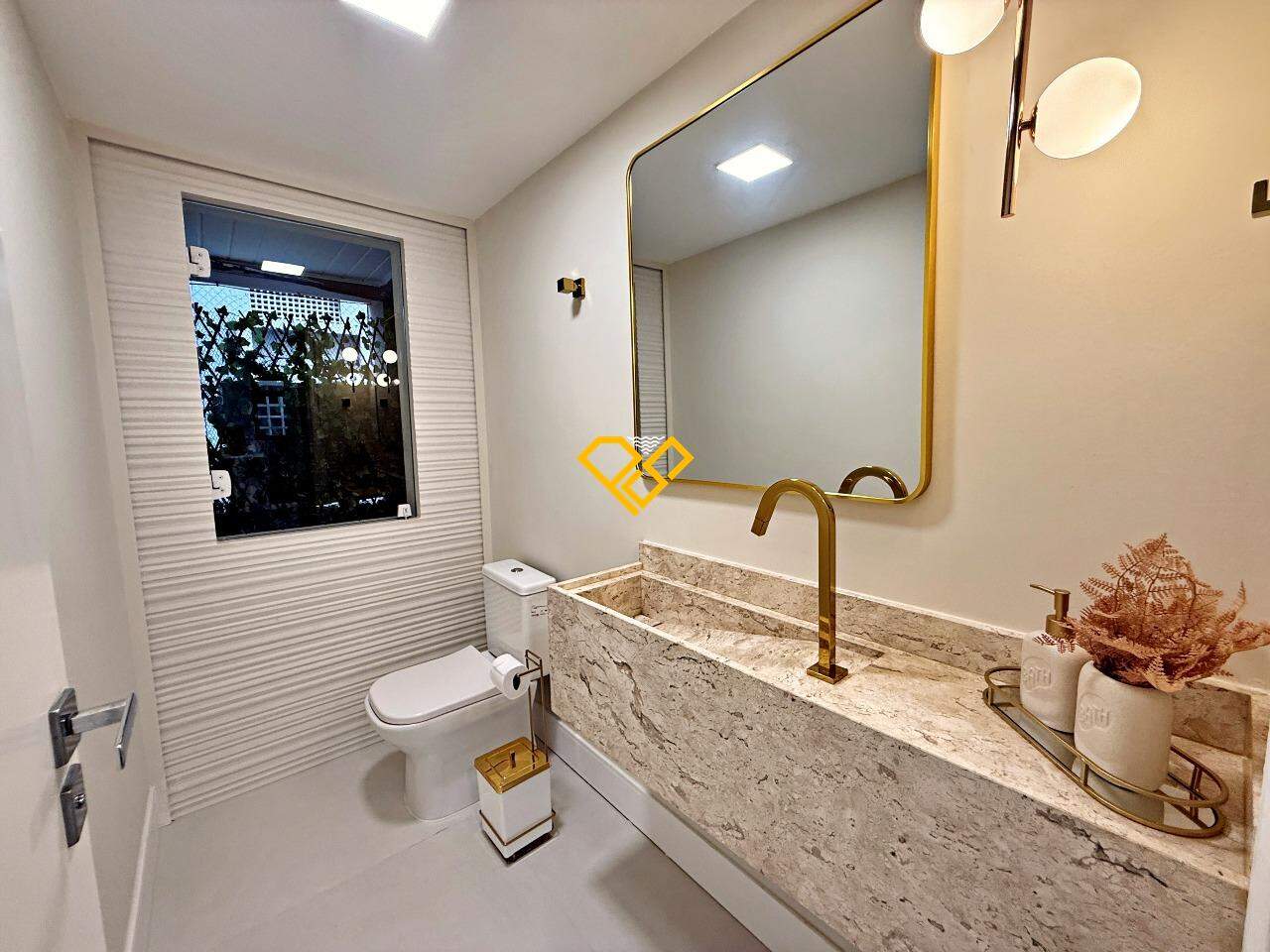 Apartamento à venda no Boqueirão: Lavabo