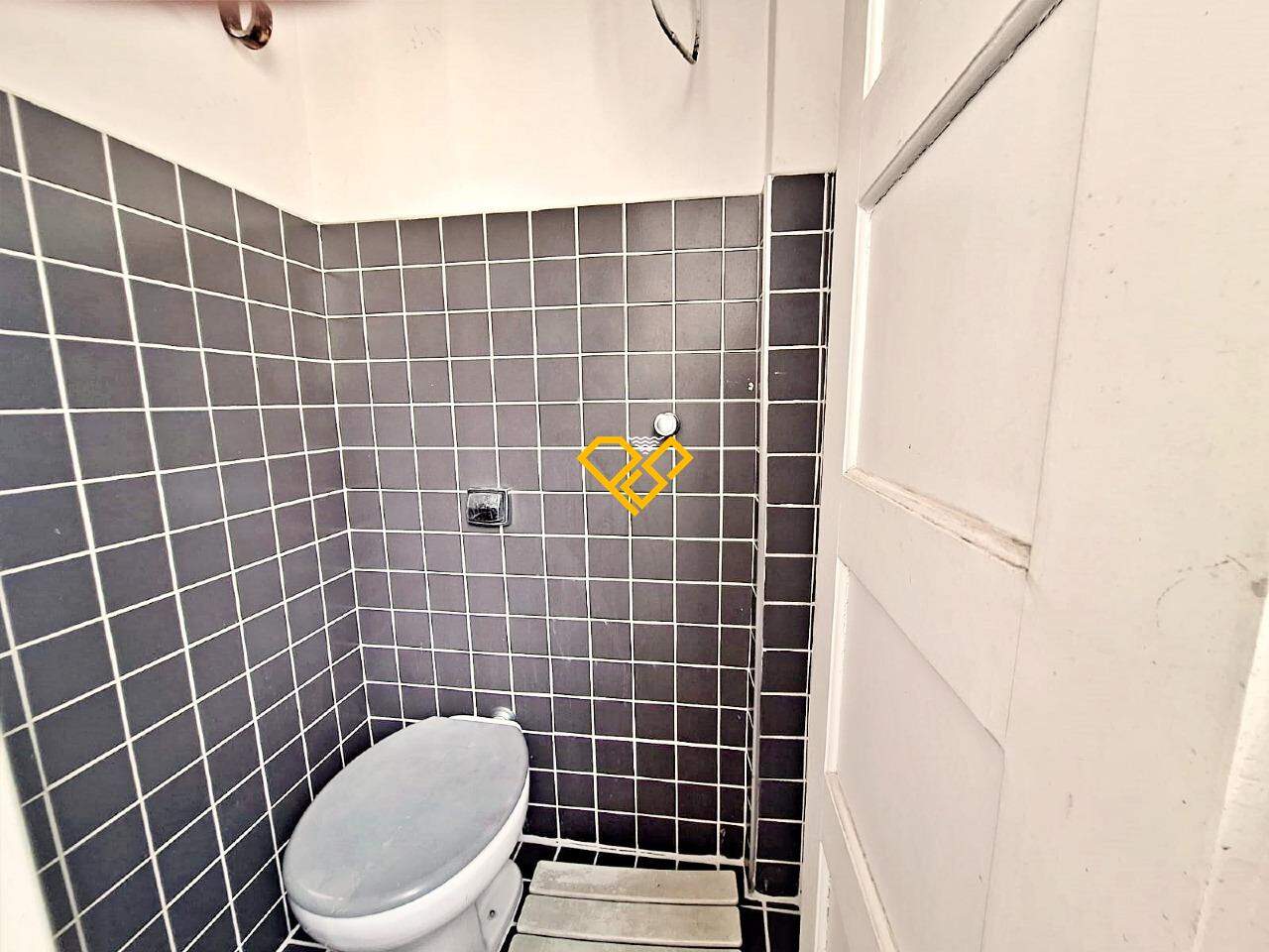 Apartamento à venda no Gonzaga: Wc de serviço