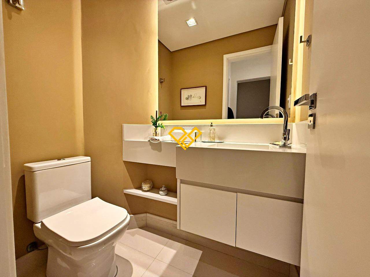 Apartamento à venda no Ponta da Praia: Lavano