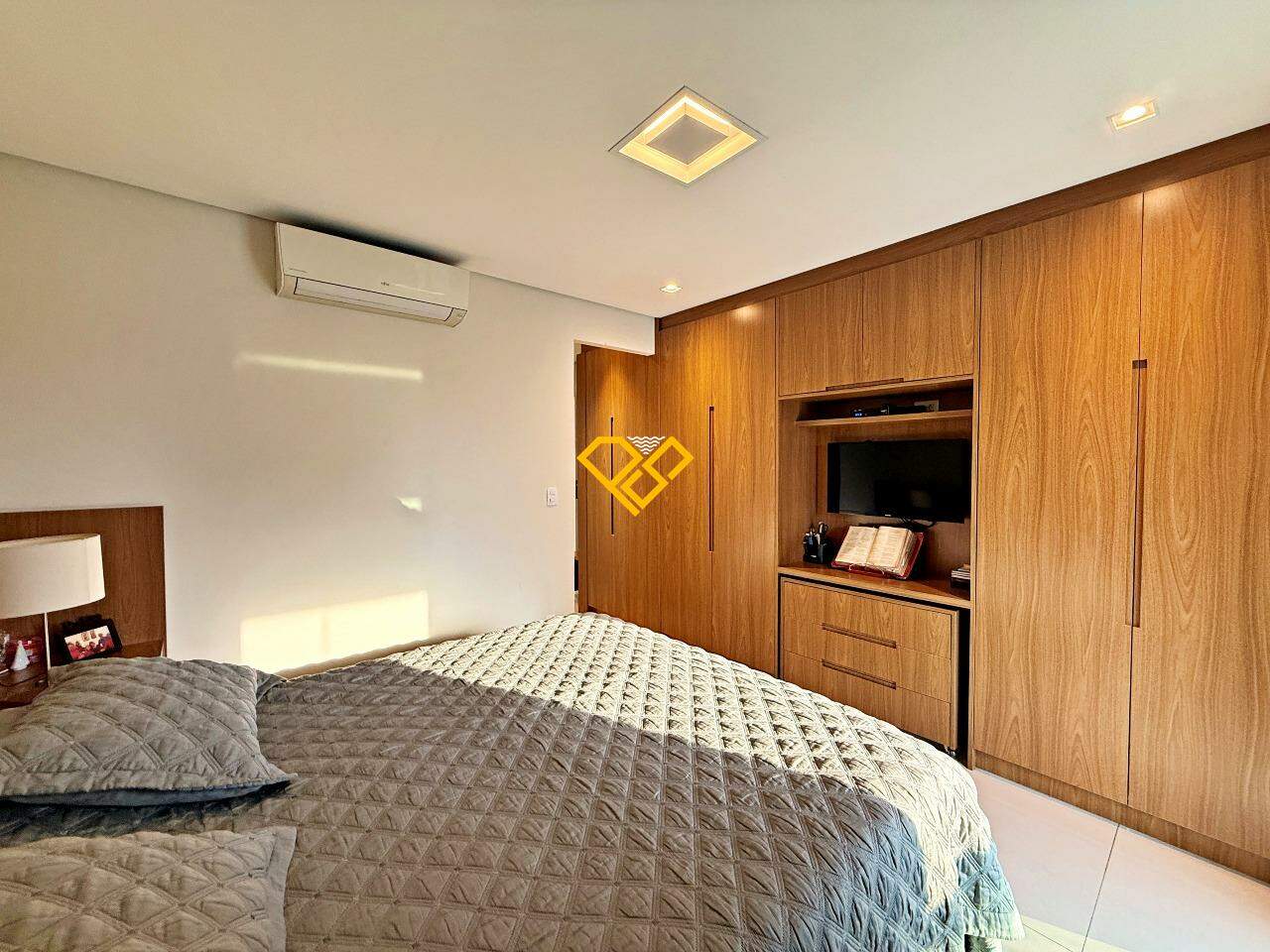 Apartamento à venda no Ponta da Praia: Suíte 1