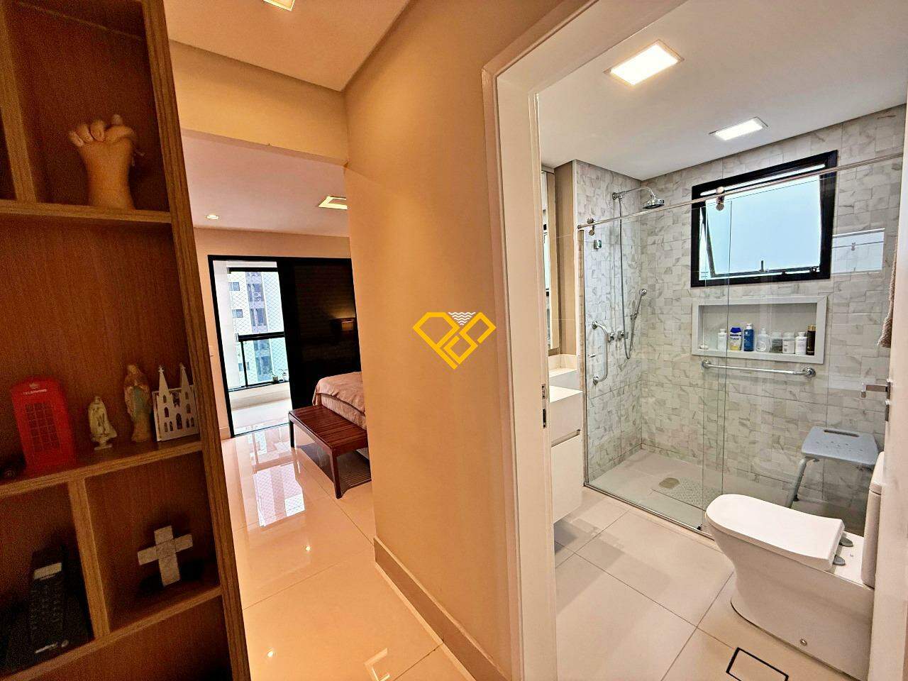 Apartamento à venda no Ponta da Praia: Suíte 1