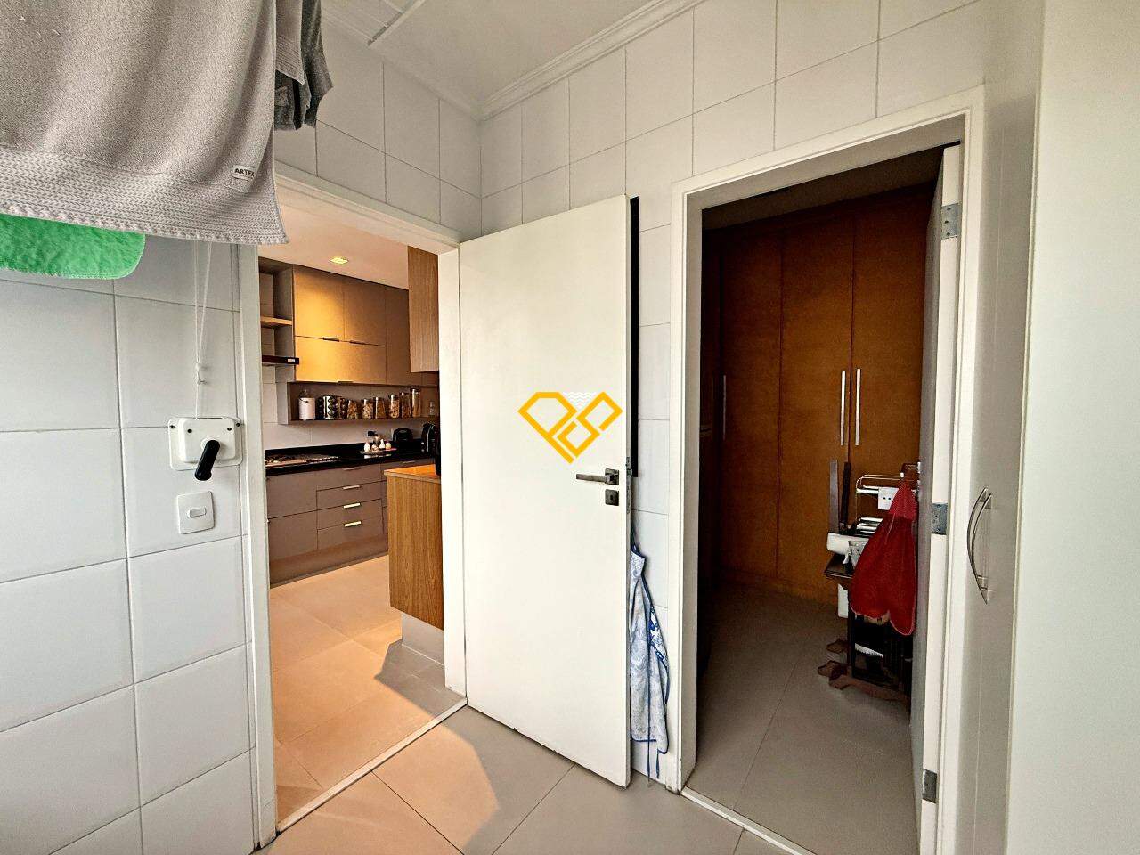 Apartamento à venda no Ponta da Praia: Área de serviço