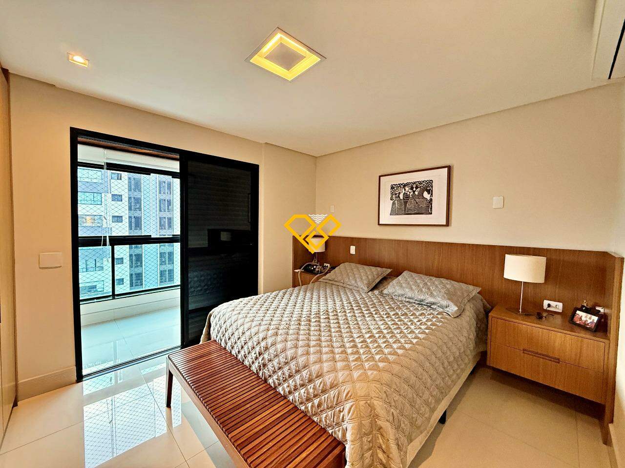 Apartamento à venda no Ponta da Praia: Suíte 1