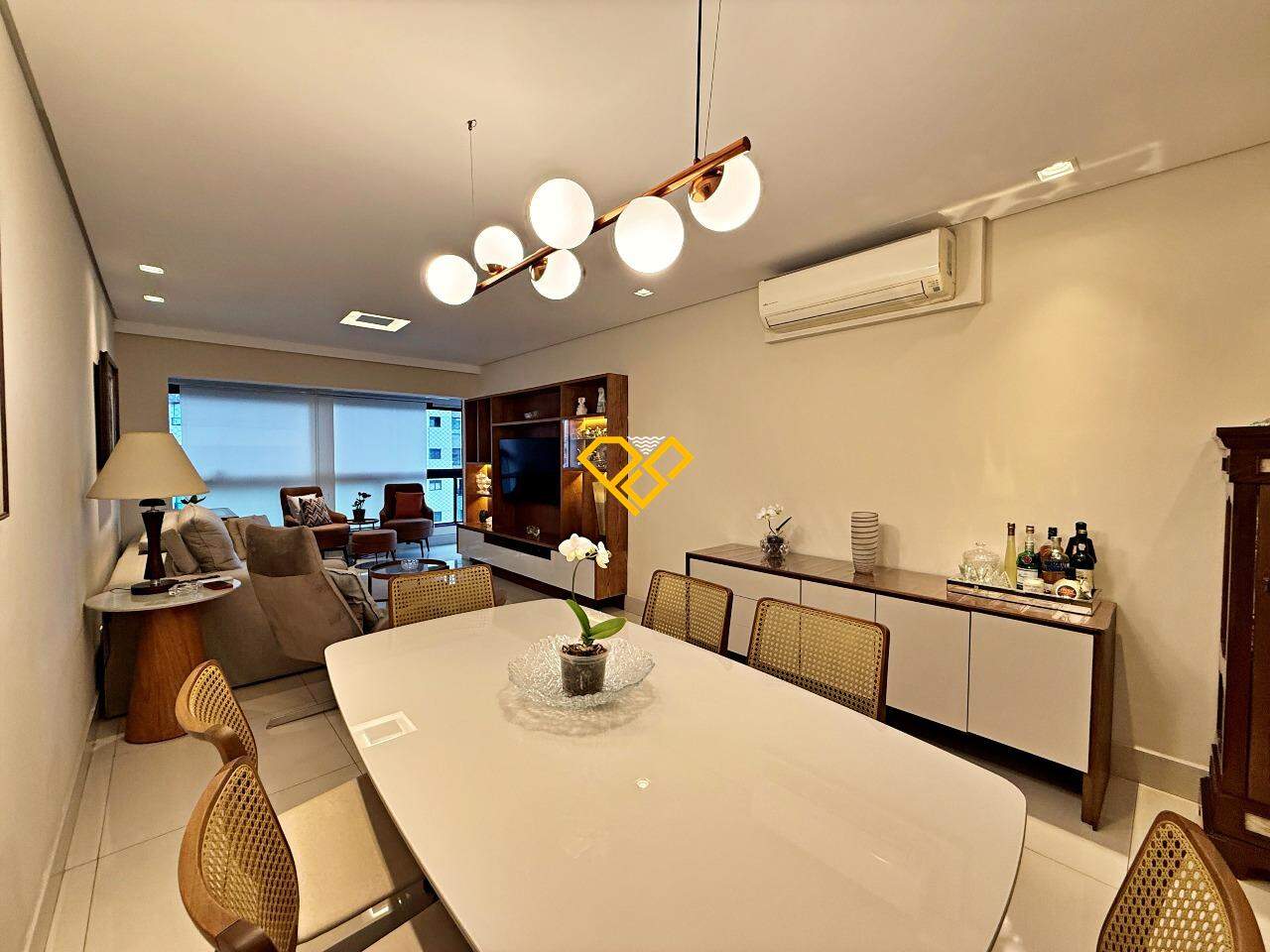 Apartamento à venda no Ponta da Praia: Sala