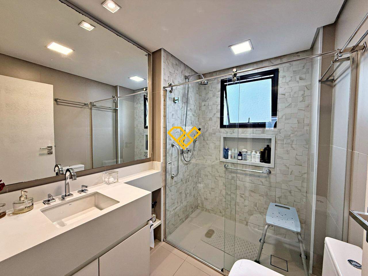 Apartamento à venda no Ponta da Praia: Wc suíte 1