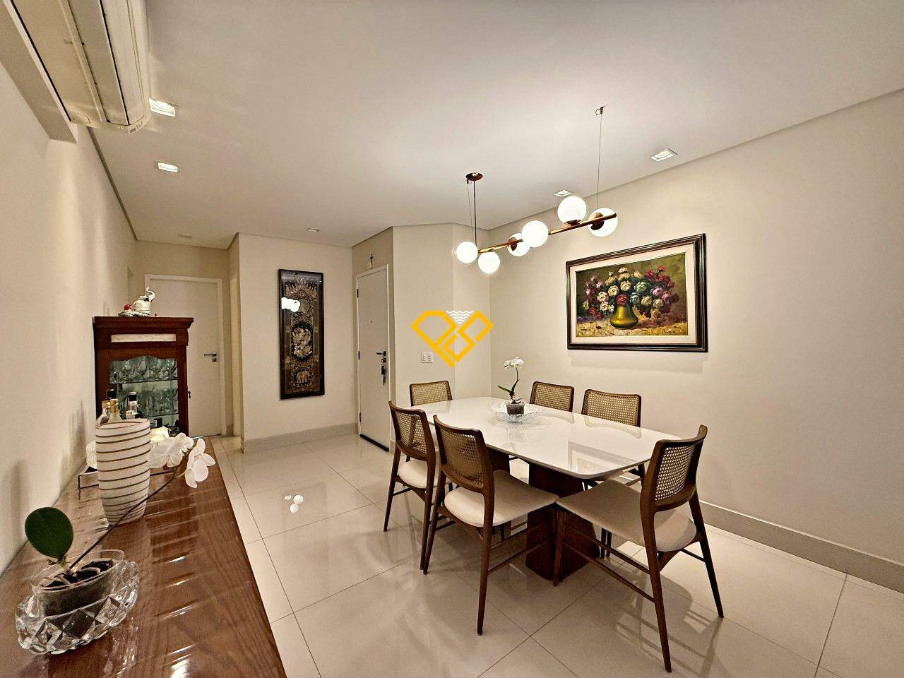 Apartamento à venda no Ponta da Praia: Sala