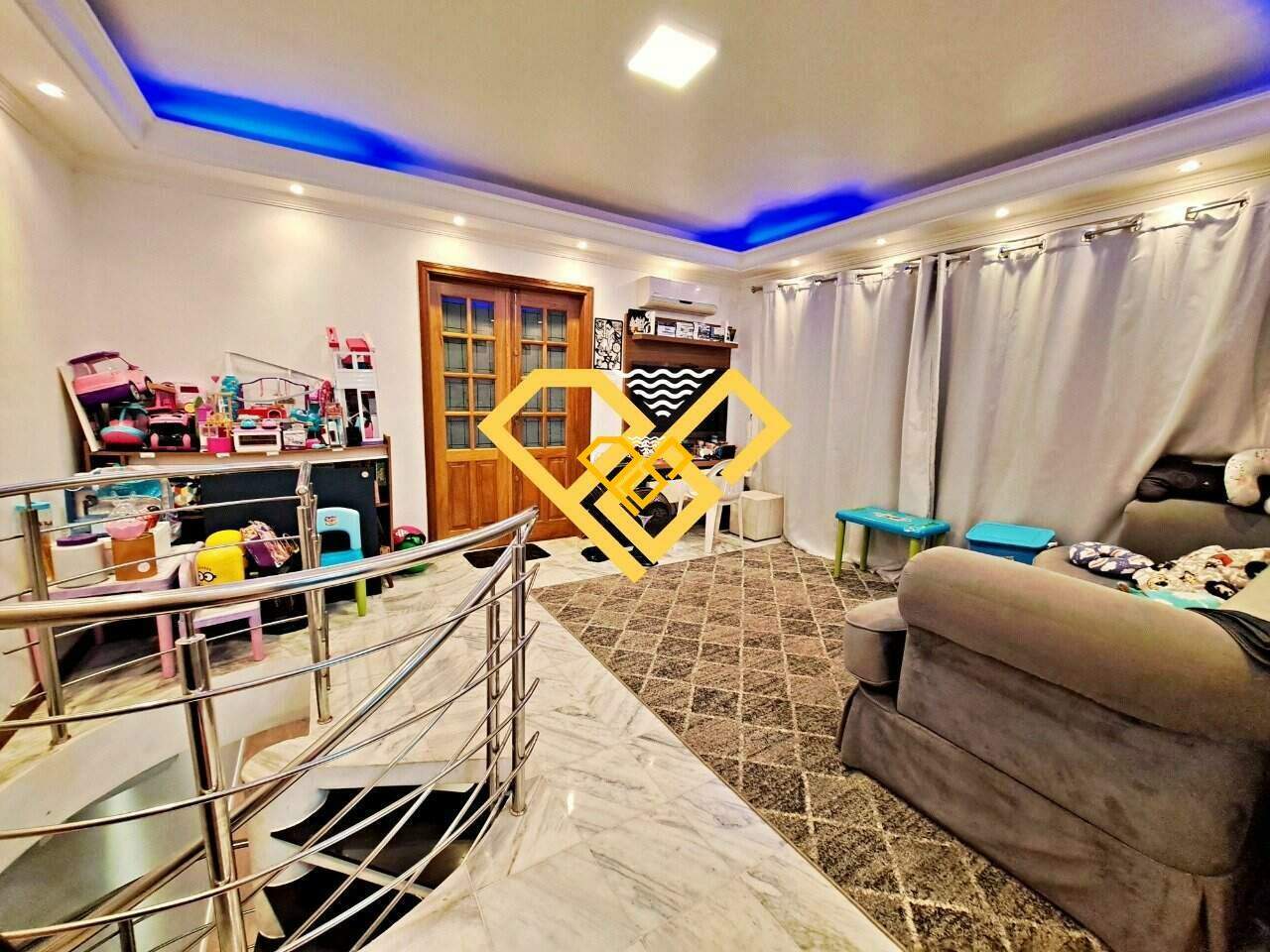 Cobertura à venda no Campo Grande: Sala piso superior