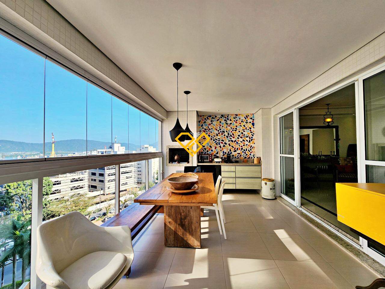 Apartamento à venda no Ponta da Praia: Varanda com churrasqueira