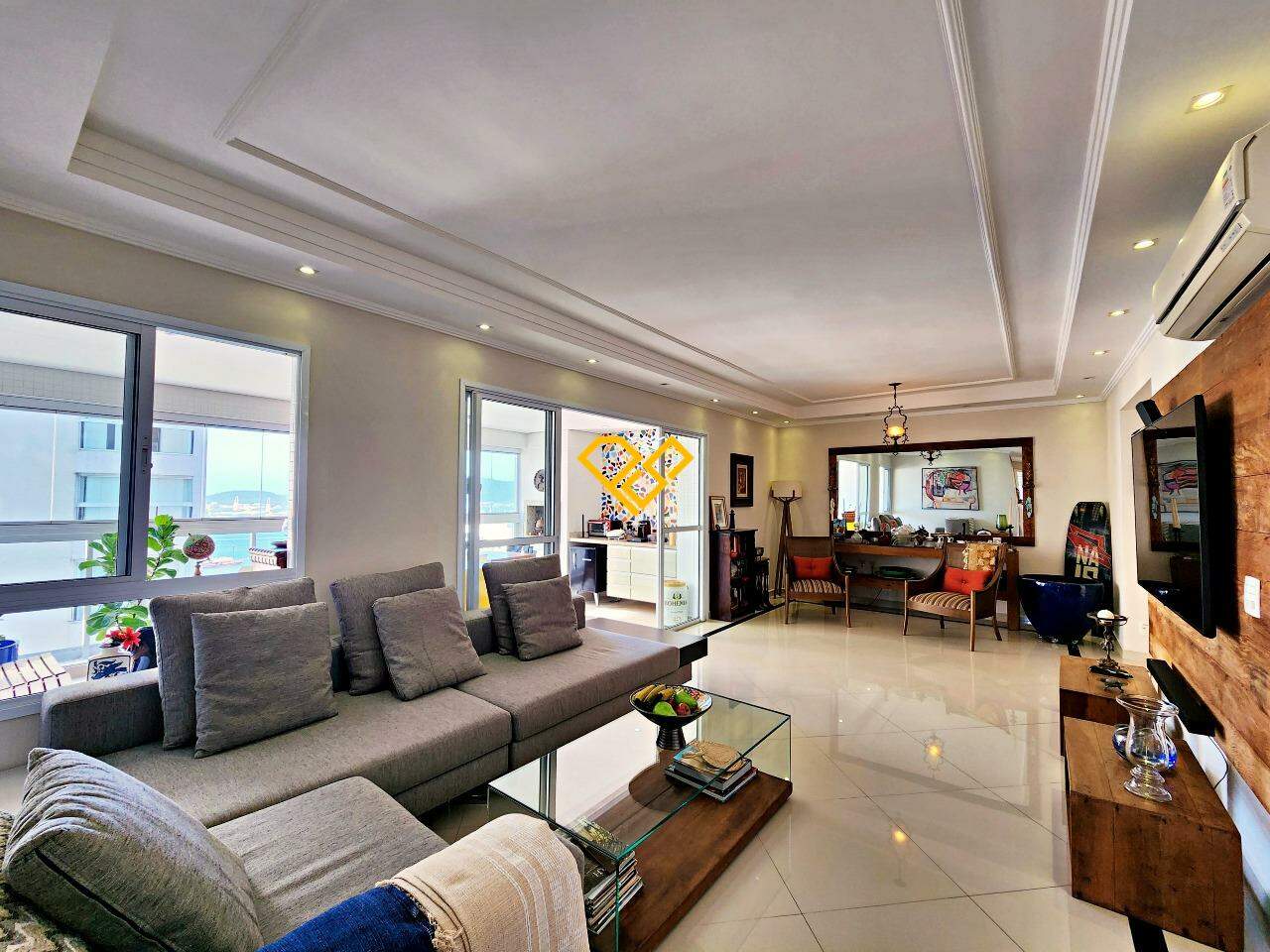Apartamento à venda no Ponta da Praia: Sala