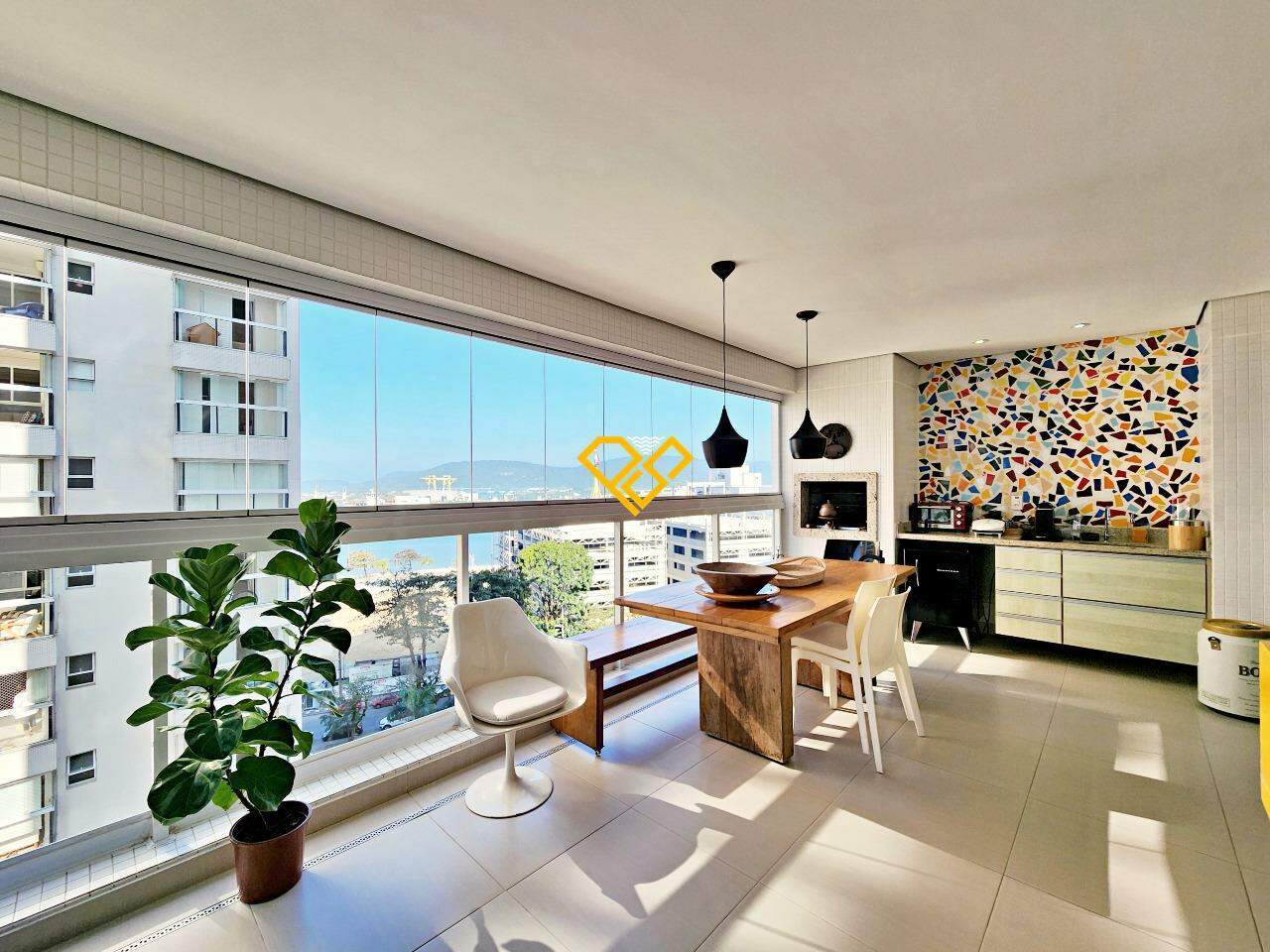 Apartamento à venda no Ponta da Praia: Varanda com churrasqueira