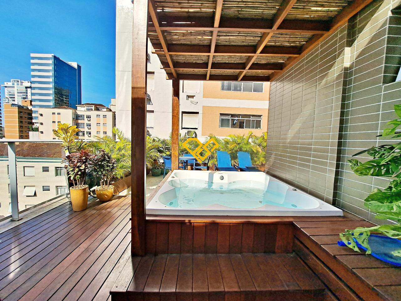 Garden à venda no Embaré: Jacuzzi