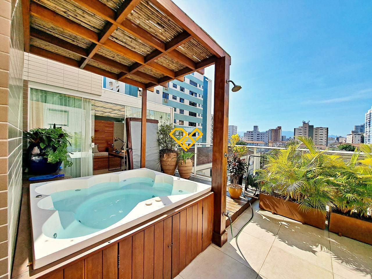 Garden à venda no Embaré: Jacuzzi