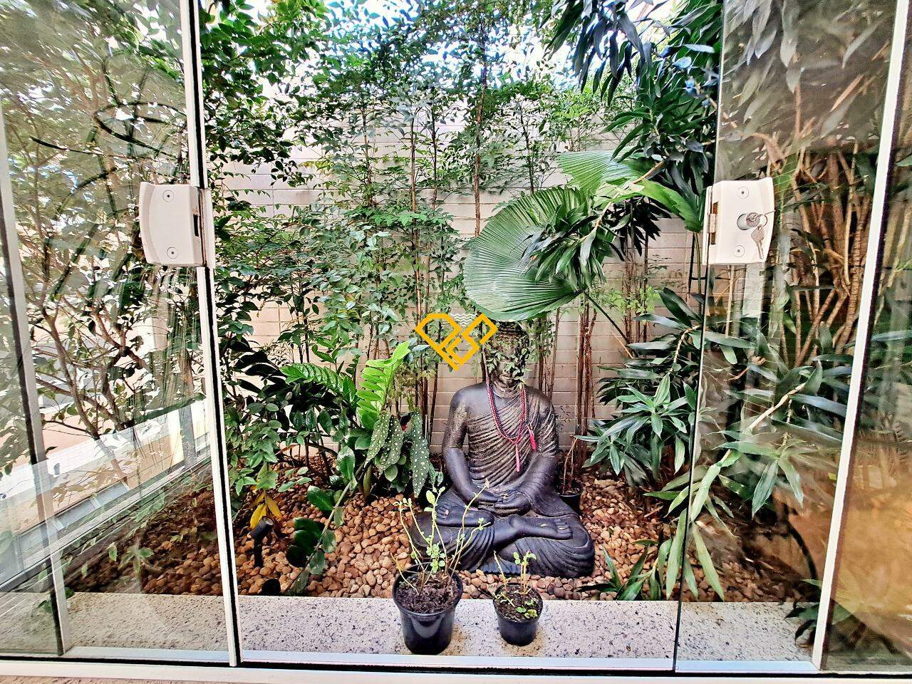 Garden à venda no Embaré: Jardim