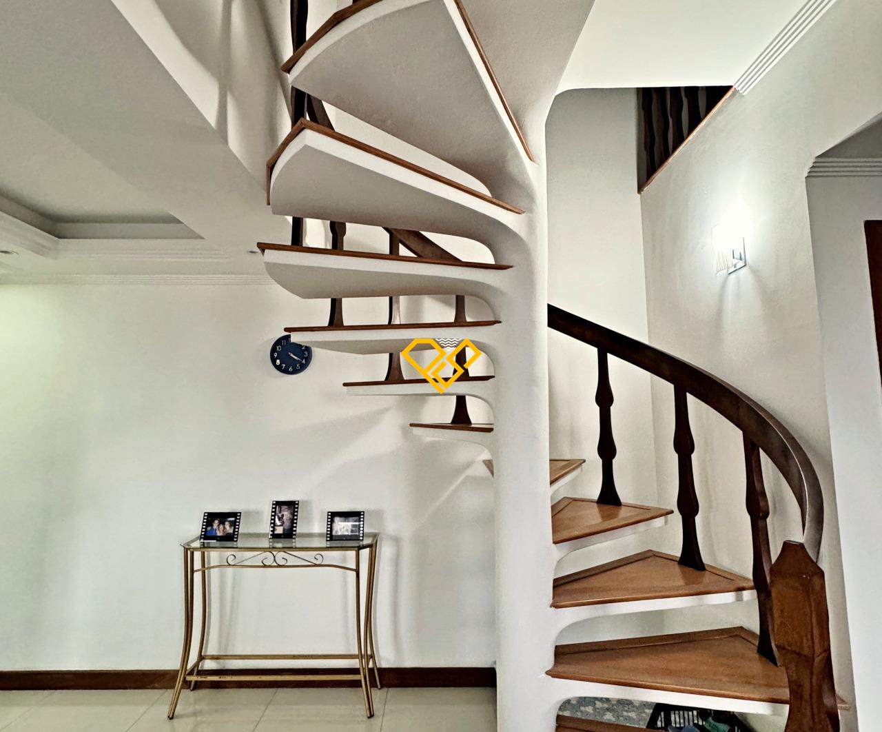 Apartamento à venda no Boqueirão: Acesso ao segundo andar