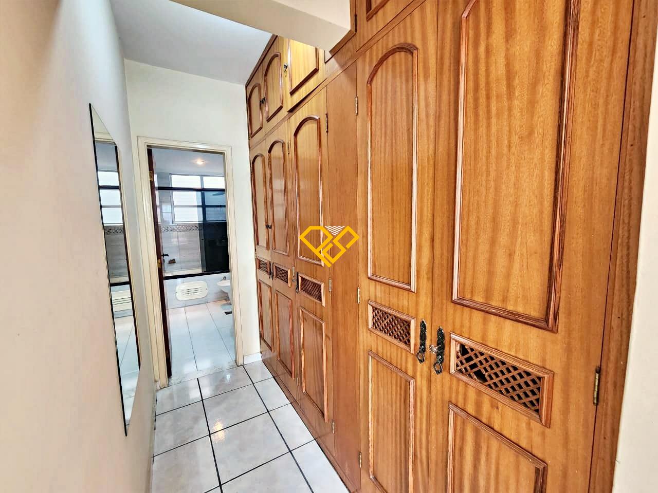 Apartamento à venda no Embaré: Dormitório 2 - suíte - closet