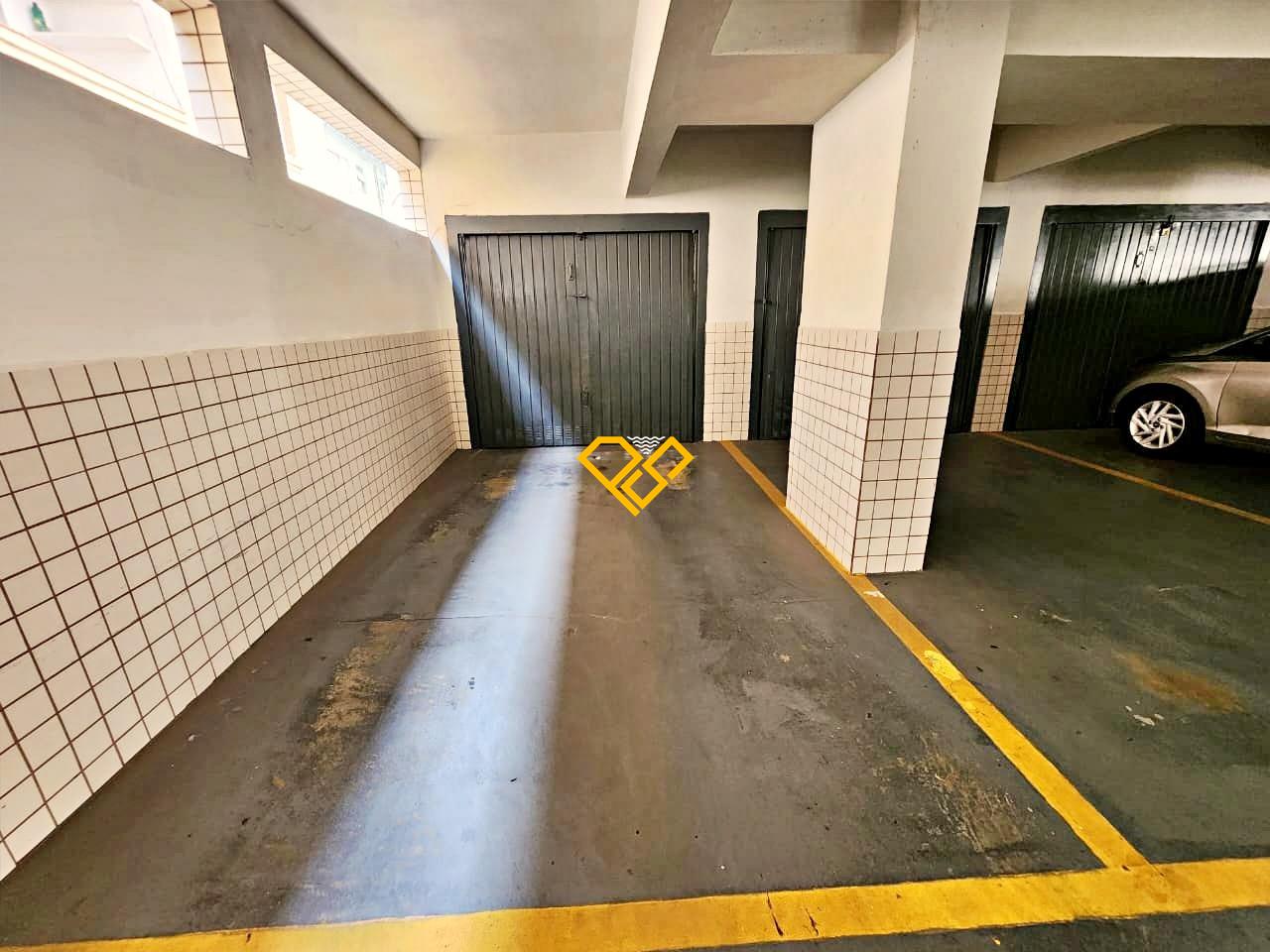 Apartamento à venda no Embaré: Garagem