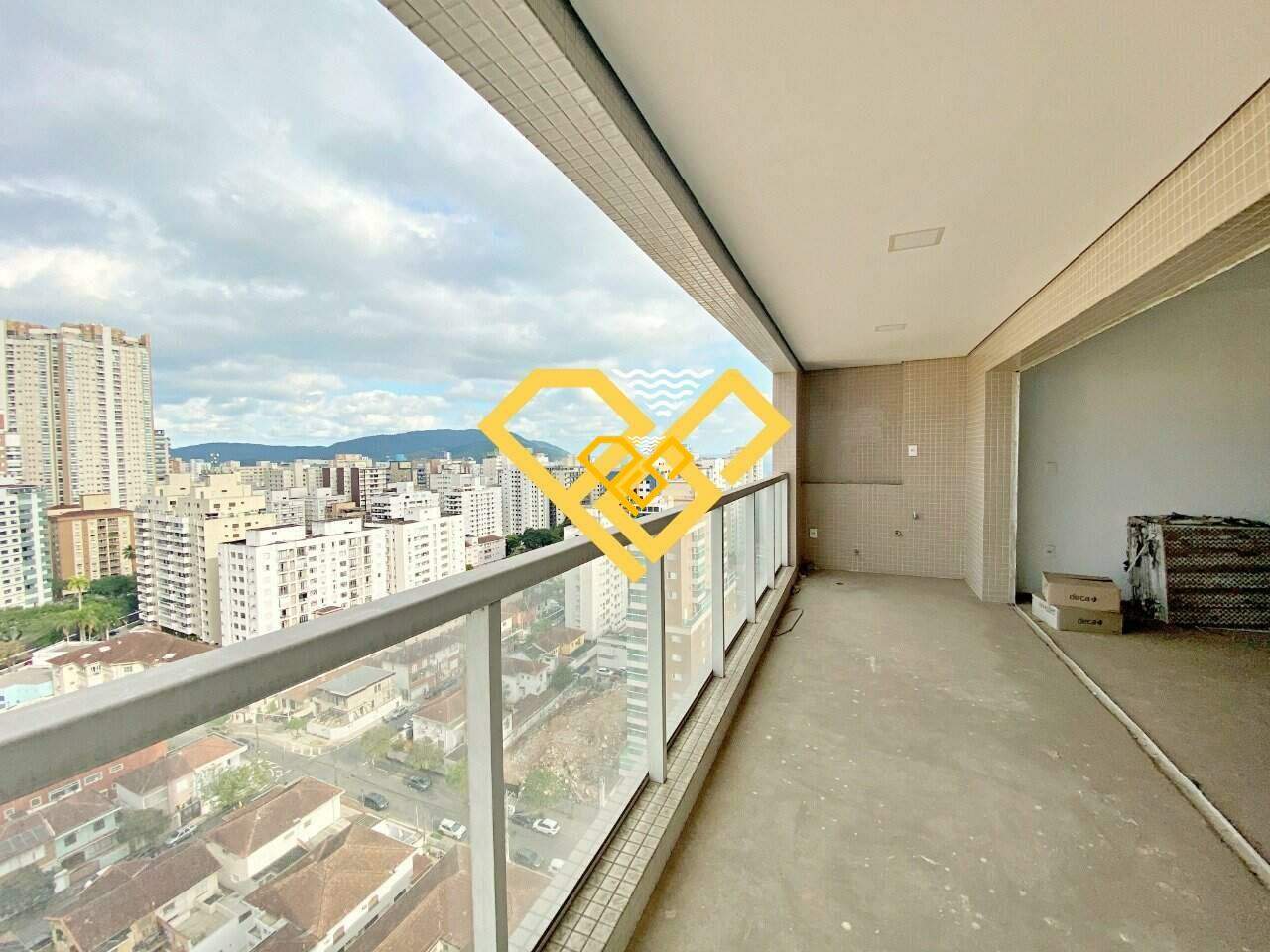 Apartamento à venda no Boqueirão: varanda gourmet e sala