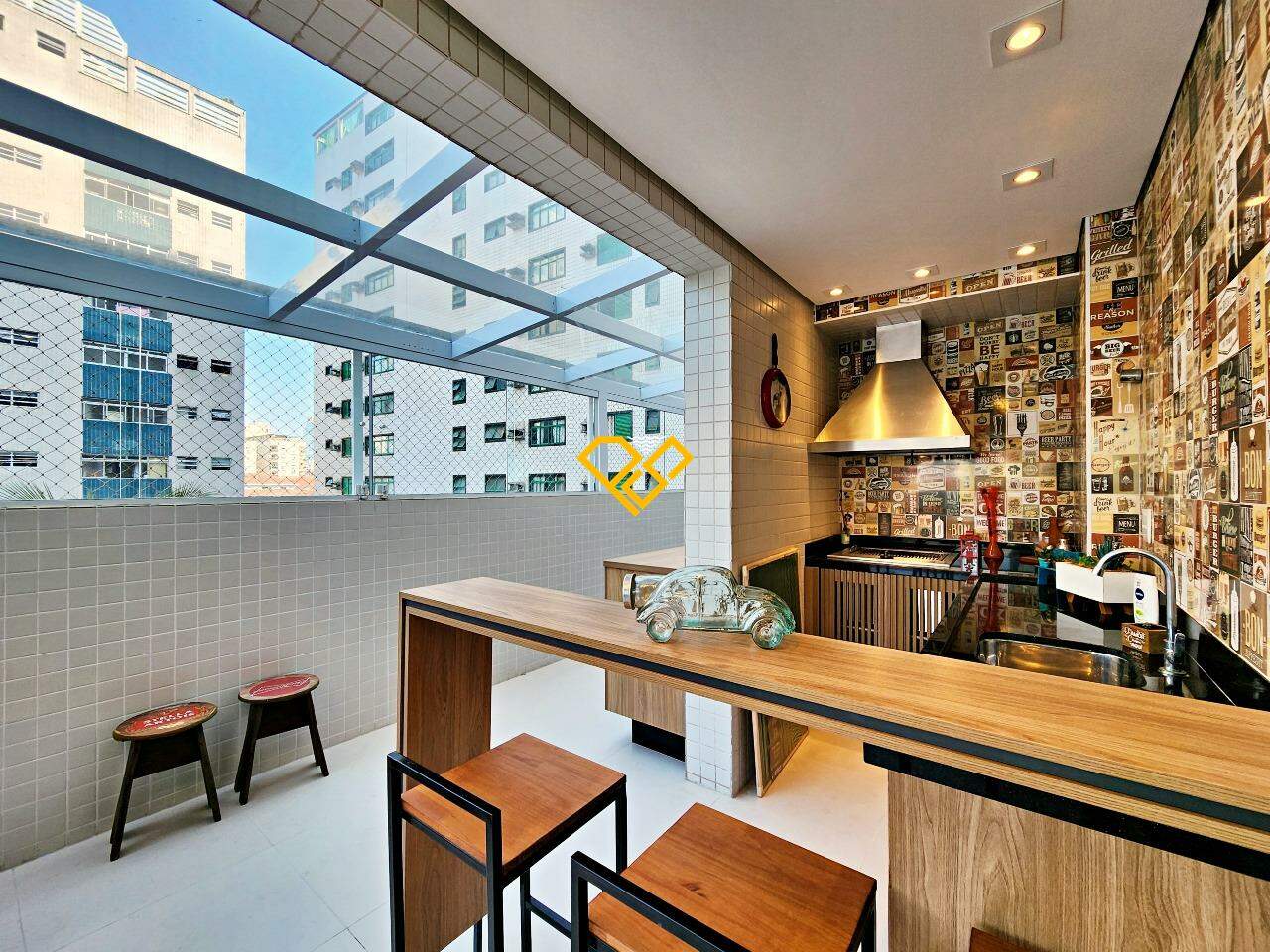 Garden à venda no Embaré: Varanda com churrasqueira