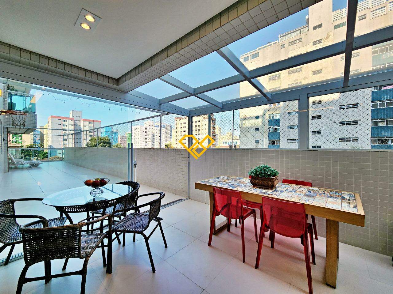 Garden à venda no Embaré: Varanda com churrasqueira