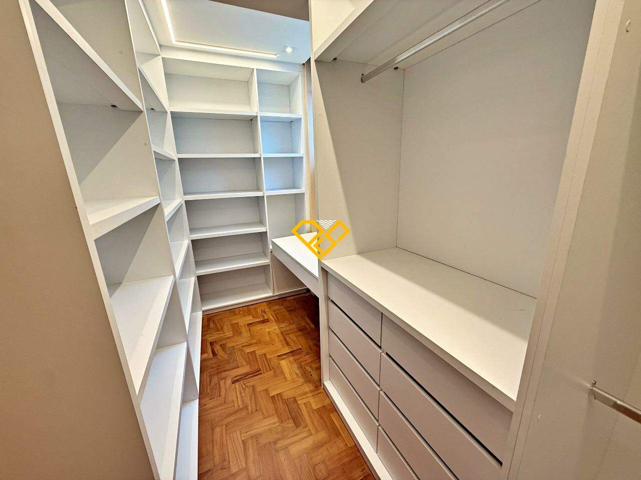Apartamento à venda no Pompéia: Suíte 1 - master - closet